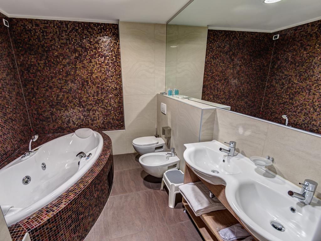 Hotel Capital Ροβίγκο Εξωτερικό φωτογραφία