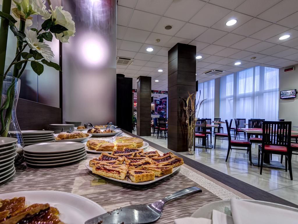 Hotel Capital Ροβίγκο Εξωτερικό φωτογραφία