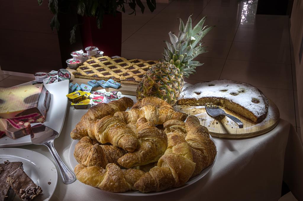 Hotel Capital Ροβίγκο Εξωτερικό φωτογραφία